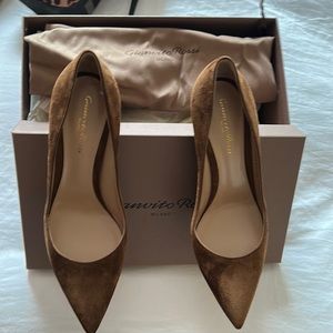 Gianvito Rossi suede heels cognac color